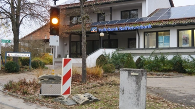 <b>Bald</b> wird das vorhandene Bankgebäude in Hilgertshausen Geschichte sein.  (Foto: Josef Ostermair)