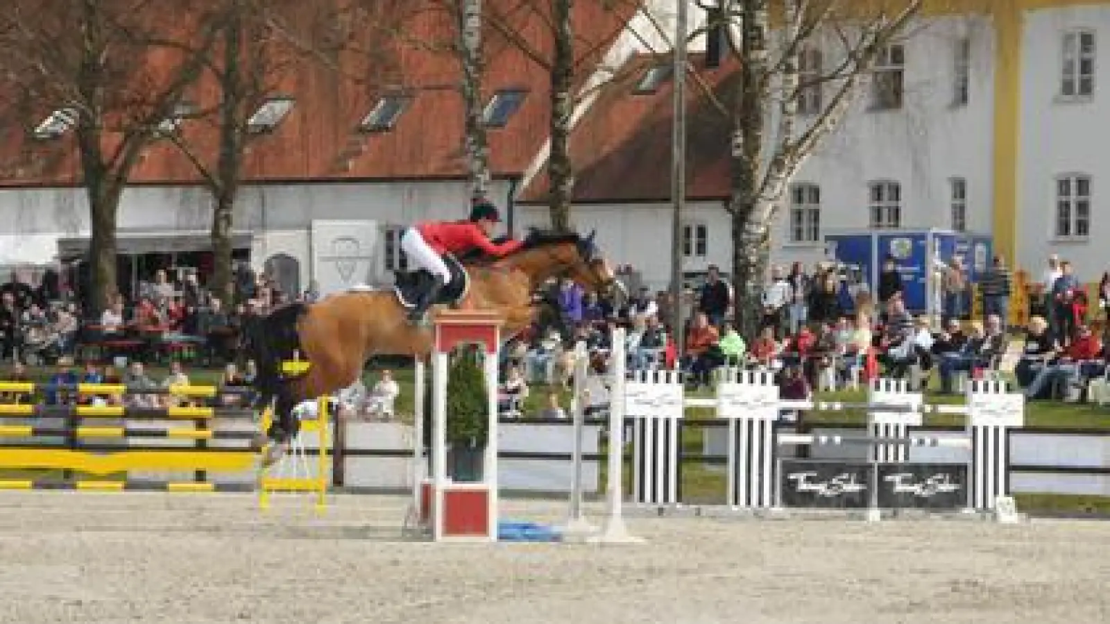 Das freundliche Wetter lockte   zahlreiche Zuschauer auf Gut Sedlbrunn. Turnierleiterin Sophie Schuster war rundum zufrieden mit dem zweiten Wochenende der Pöttmeser Pferdetage.