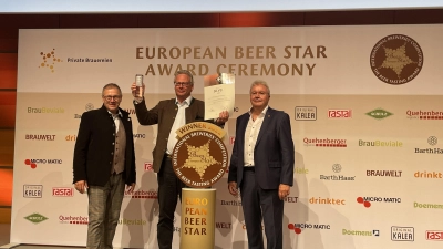 <b>Bei der Preisverleihung</b> freuten sich über die Auszeichnung der Schlossbrauerei Unterbaar (von links): Georg Rittmayer, Freiherr Groß von Trockau, Detlef Projahn (Foto: Melanie Trutt/ Brauerei Unterbaar)