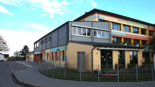 <b>Die Altomünsterer Grund- und Mittelschule</b> wird in den kommenden Jahren für eine nachhaltige Zukunft einschließlich Ganztagsbetreuung umgebaut. (Foto: Horst Kramer)