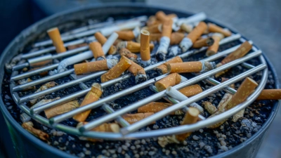 Der Wurf einer brennenden Zigarette hat nun ein Nachspiel für einen 24-Jährigen.  (Symbolfoto: mjt)