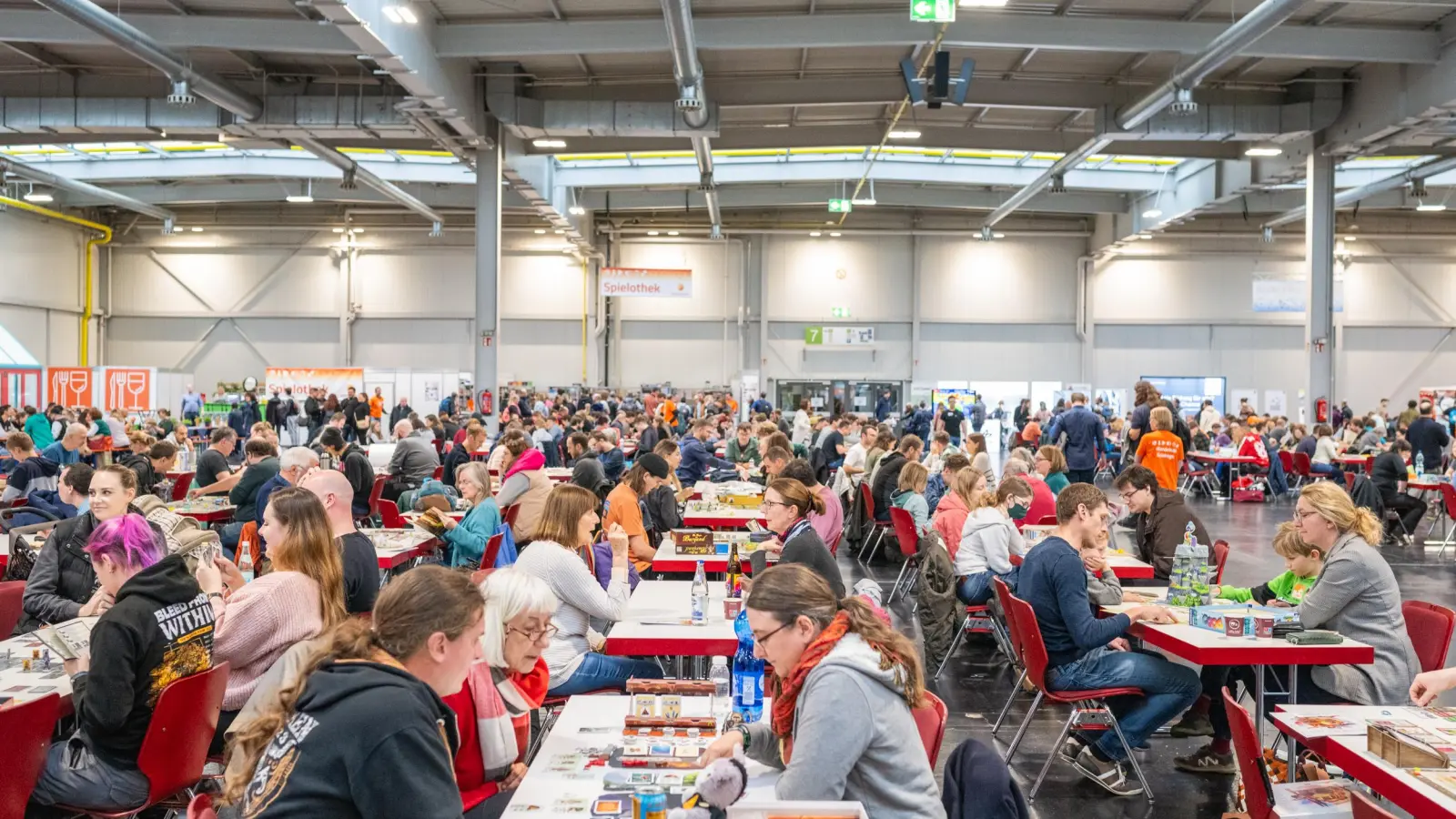 Die Hallen waren gut gefüllt: 15.000 Besucher waren zur Messe Spielwiesn nach Augsburg gekommen. (Foto: Alex Scharf/MPA)