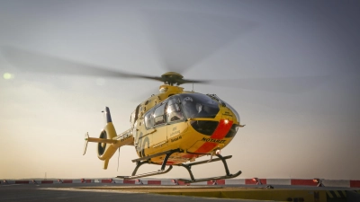 Eine 22-Jährige wurde mit schweren Verletzungen nach Augsburg ins Krankenhaus geflogen.  (Symbolfoto: ADAC Luftrettung)