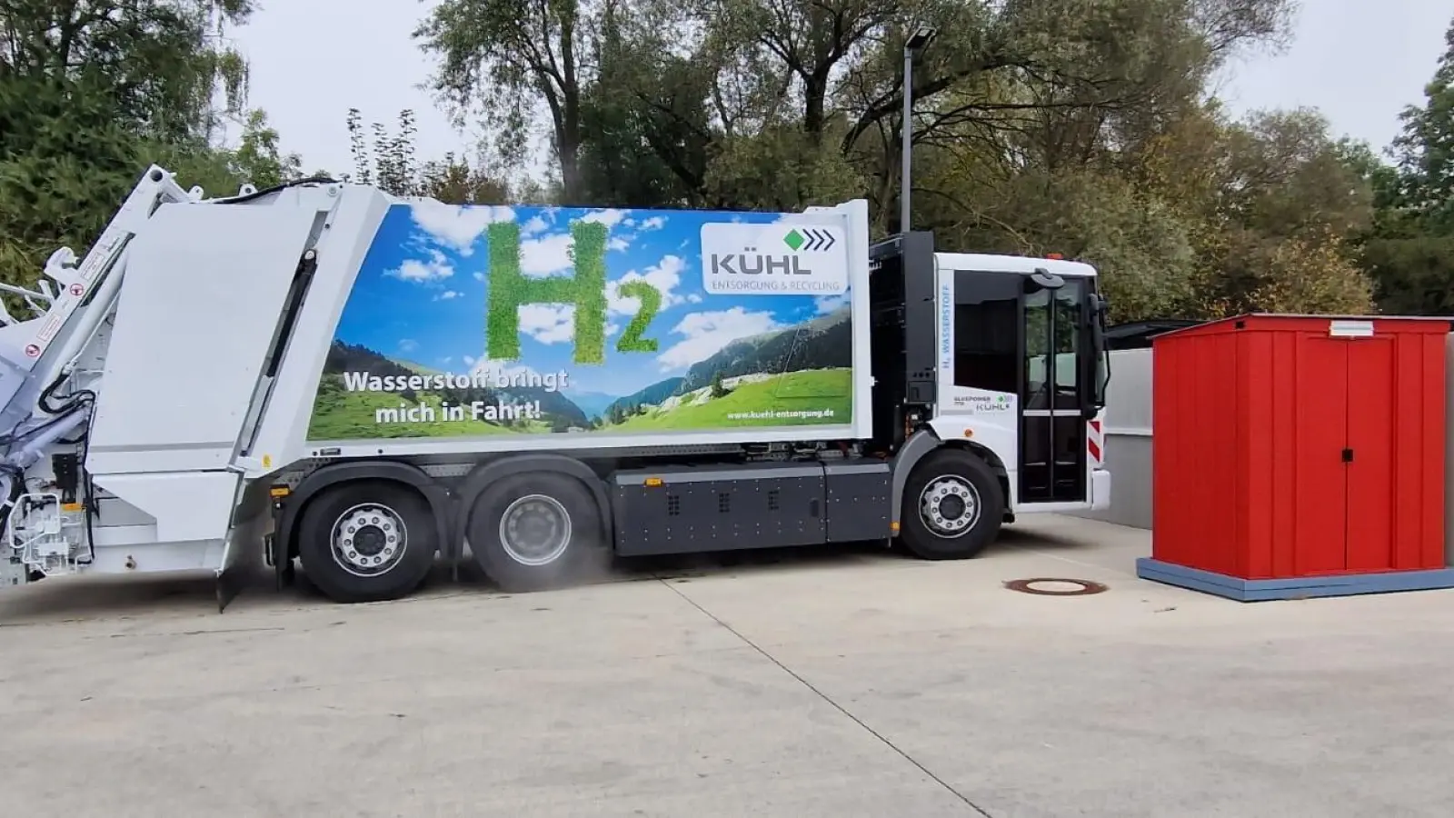 Das neue Müllauto wird über eine Wasserstoff-Brennstoffzelle elektrisch betrieben. (Foto:  Kühl Entsorgung & Recycling Süd GmbH)
