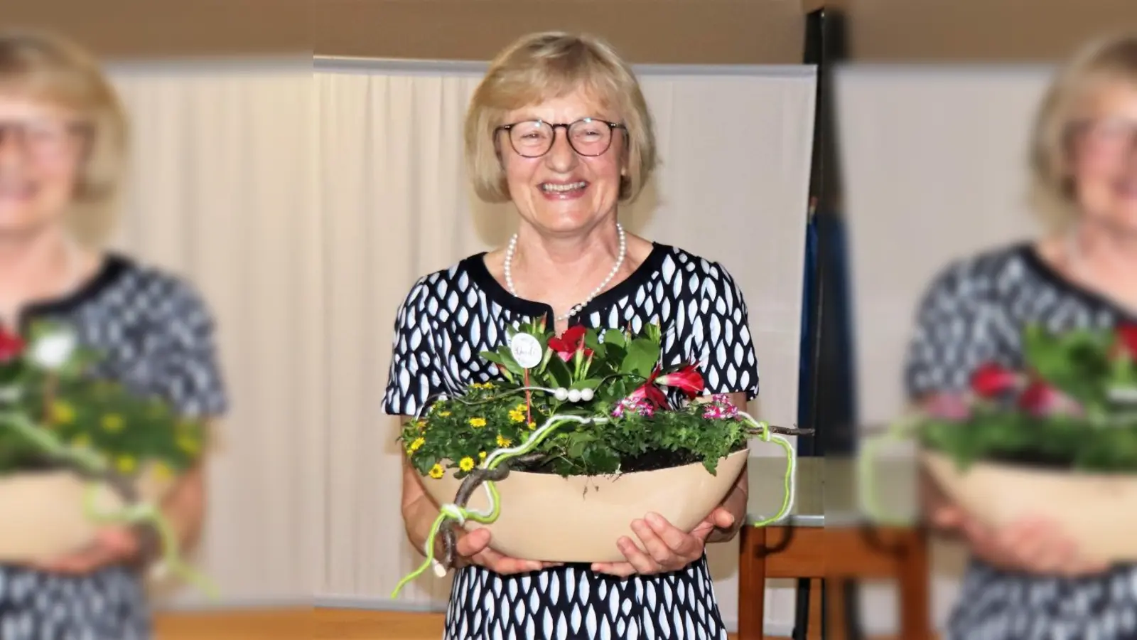 Für ihr Engagement   bei der Damengymnastikgruppe bekam Vorsitzende Fini Widmann eine Blumenschale überreicht. Sie war sehr gerührt vom großen Applaus der Mitglieder.