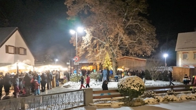 <b>Zwischen glitzerndem Schnee</b> haben viele Todtenweiser am Wochenende ihre Dorfweihnacht gefeiert. (Foto: Sofia Brandmayr)