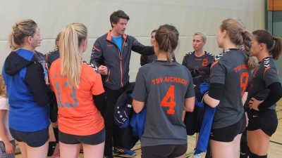 <b>Wo geht`s hin</b> für die SG Aichach-Inchenhofen? Trainer Stefan Böck und seine Damen kämpfen in der Volleyball-Bezirksliga um den Klassenerhalt. (Foto: Beate Rappel)