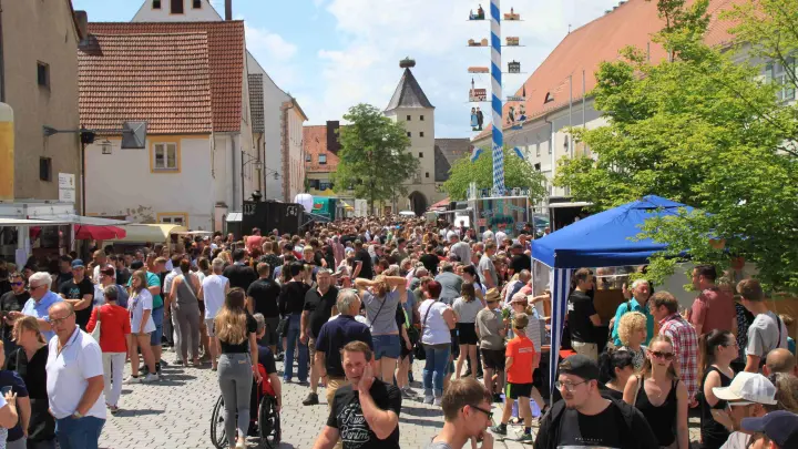 Tausende Besucher kamen vergangenes Jahr zum Foodtruck-Festival nach Pöttmes. Heuer wird es zwei Tage dauern. Es beginnt am Pfingstsonntag. (Foto: Willi Wagner)