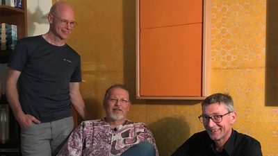 <b>Das „Fritscher-Trio”</b> sind Arnold Fritscher (Piano, Gesang), Hans Färber (Bass) und Hubert Malik (Drums). Seit zehn Jahren gibt es die von Fritscher initiierte Konzertreihe „Jazz in der Wandelbar”.  (Foto: privat)