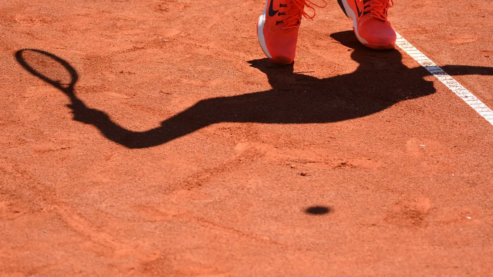 Die Tennis-Saison startet statt im Mai im Juni.