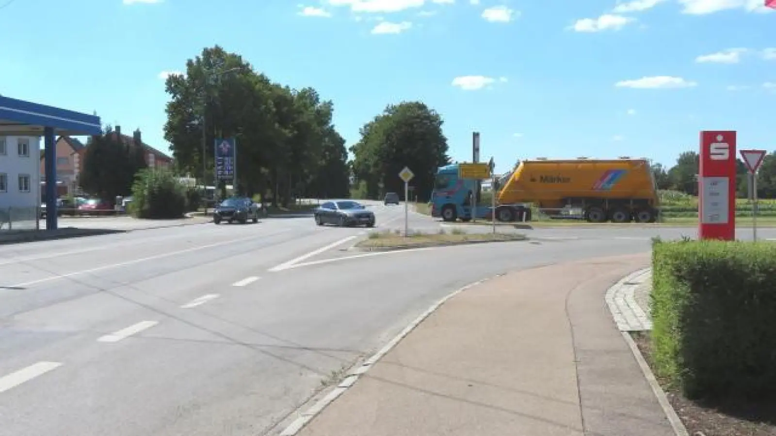 Die Staatsstraße in Mühlhausen   ist wegen Bauarbeiten zwischen dem Gewerbegebiet Unterkreuthweg und der Einmündung der Staatsstraße 2381 ab kommendem Montag in beide Fahrtrichtungen gesperrt. 	Foto: Abt (Foto: Abt)