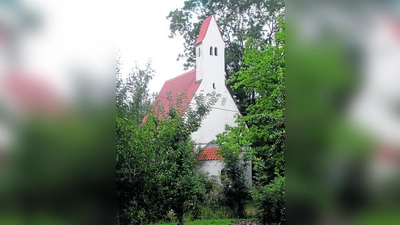 &lt;p&gt; &lt;x_bildunterschr&gt; &lt;b&gt;Die Kirche St. Ulrich in Weichenberg &lt;/b&gt; steht nur wenige Meter vom Elternhaus des Primizianten entfernt. Hier enden am Montag, 8. Oktober, die Feierlichkeiten.   Fotos: Johann Eibl &lt;/x_bildunterschr&gt; &lt;/p&gt;
