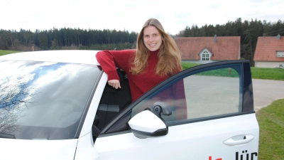 <b>Nadine Gruber</b> hat auch den Motorrad- und den Lkw-Führerschein, unterrichtet bislang aber nur Autofahrer.  (Foto: privat)