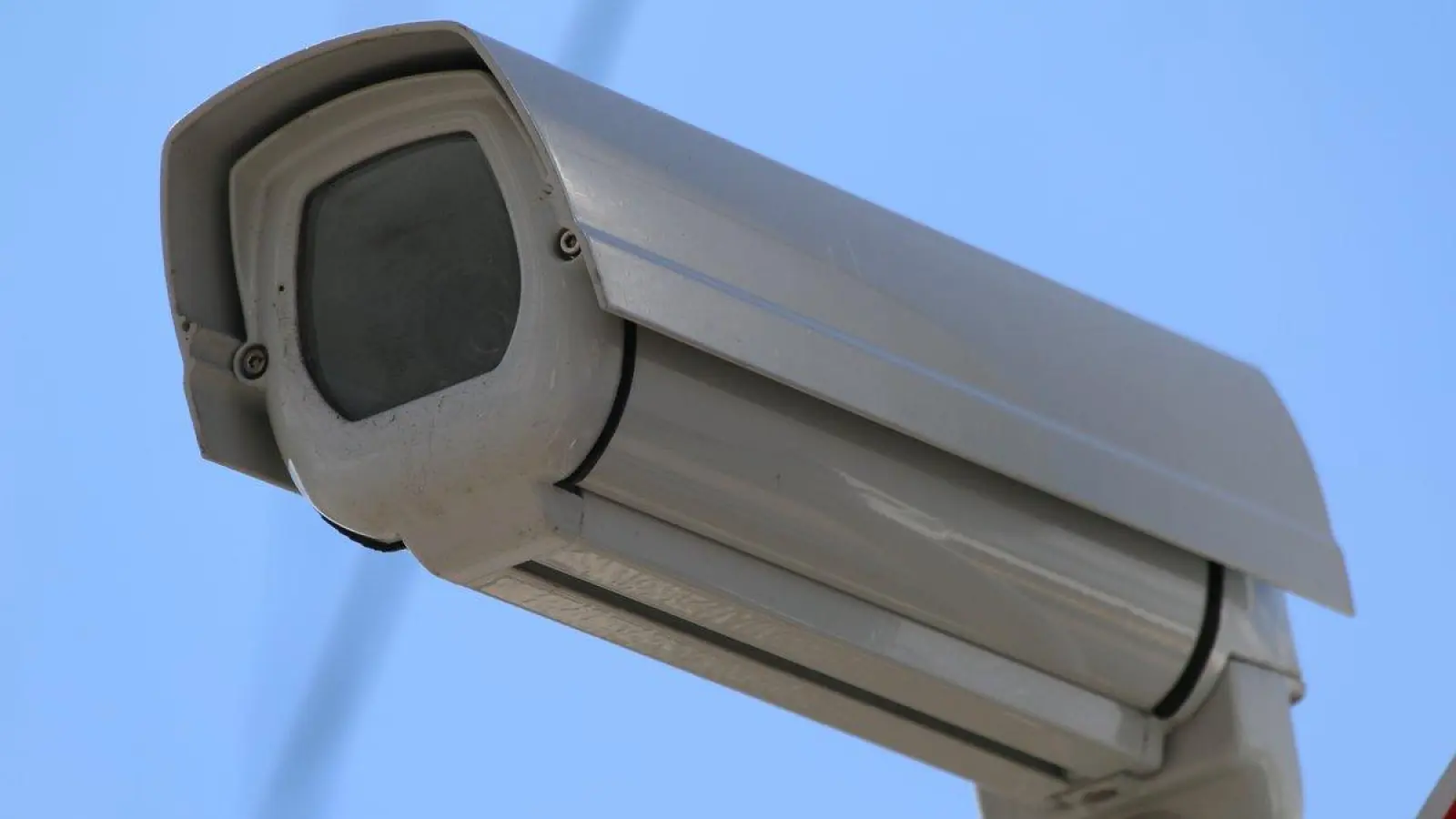 Eine Videoüberwachung im öffentlichen Raum soll es in Augsburg zunächst nicht geben. Für den Königsplatz, an dem es bislang lediglich Stadtwerke-Kameras für die Verkehrsüberwachung gibt, könnte sich dies aber in Zukunft ändern. (Foto: Janina Funk)