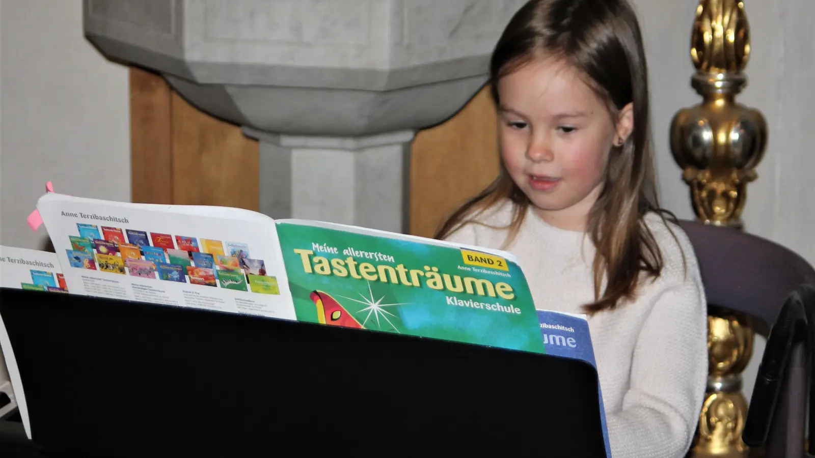 Die sechsjährige Mathilda Braun zeigte ihr Können am E-Piano.  (Foto: Claudia Mokosch)