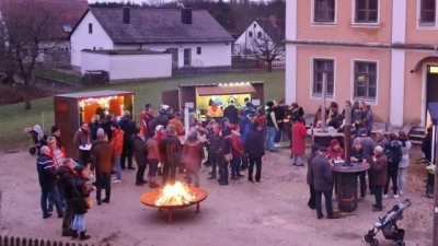 Gute Laune   am Dreikönigstag: Rund 100 Besucher feierten im Hohenzeller Pfarrhof. 	Foto: Anton Maier (Foto: Anton Maier)