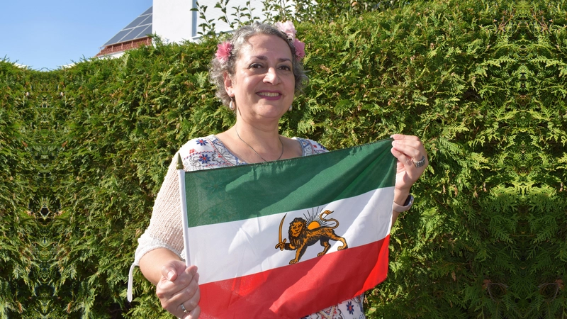 <b>Ferrayl Weinmüller</b> aus Sielenbach lebt seit 38 Jahren in Deutschland, hat die deutsche Staatsbürgerschaft und ist zum katholischen Glauben konvertiert. Die schwierige Situation der Frauen im Iran bewegt die gebürtige Perserin dennoch tief. (Foto: Thomas Winter)