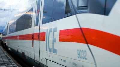 Mit 300 Kilometern pro Stunde von Augsburg nach Ulm: Die Deutsche Bahn plant im Auftrag des Bundes derzeit den Bau zusätzlicher, hochgeschwindigkeitstauglicher Gleise. Sollte die „Trasse orange tief” ausgewählt werden, könnte Zusmarshausen einen eigenen Bahnhof bekommen. (Foto: mjt)