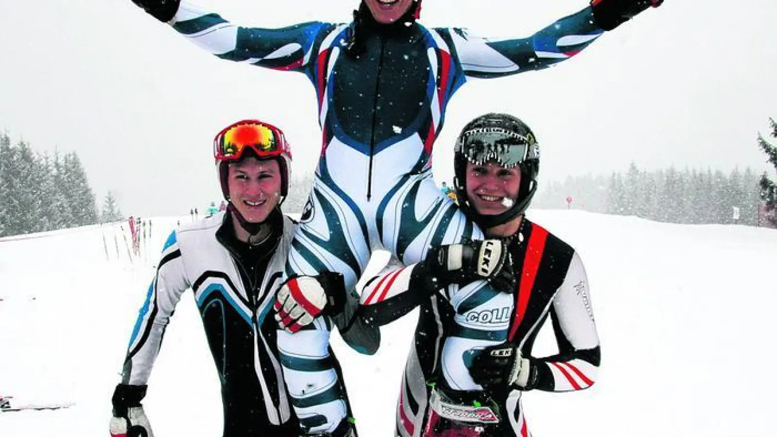 &lt;p&gt; &lt;x_bildunterschr&gt; &lt;b&gt;Jubelt auf den Schultern  &lt;/b&gt;des Zweiten Benedikt Huber (links) und Dritten Kevin Bachmann: der neue Aichacher Ski-Stadtmeister Stefan Koller. &lt;/x_bildunterschr&gt; &lt;/p&gt;