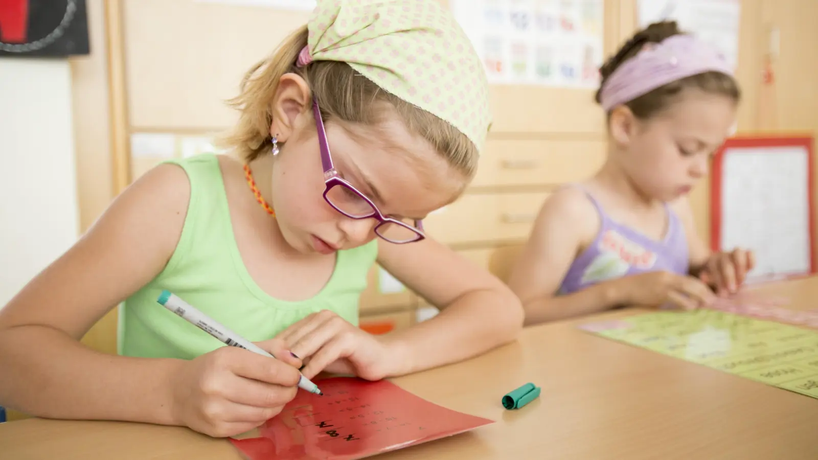Nach den Sommerferien steht für viele Kinder die Einschulung bevor: Für die Kindergartenkinder ist dies häufig eine große Freude, aber auch eine große Herausforderung. (Foto: KJF Augsburg / Carolin Jacklin)