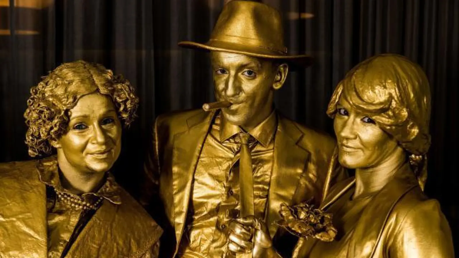 Figuren aus Gold   erweckt das Projekt „Living Golden Statues” in seiner Inszenierung zum Leben. 	Foto: The Living Statues Project / Tomasz Koryl (Foto: The Living Statues Project / Tomasz Koryl)
