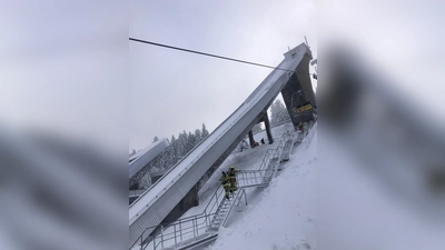 701 Stufen und 120 Höhenmeter hinauf zum Fuße des Sprungturms mussten die Atemschutzträger mit Ausrüstung möglichst schnell absolvieren (Foto: Ida Markowski)
