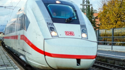 Die Pläne für den Bahnausbau zwischen Augsburg und Ulm schreiten voran. Doch noch immer stehen vier verschiedene Trassenvarianten zur Auswahl. Im Raumordnungsverfahren der Regierung von Schwaben soll sich nun herauskristallisieren, auf welcher Strecke der ICE dereinst fahren soll. (Foto: mjt)