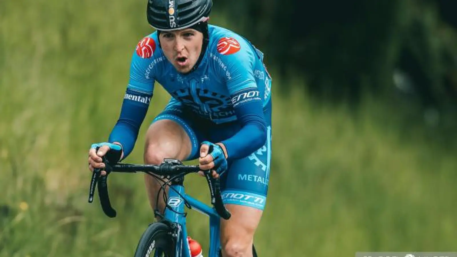 Die blaue Trikotfarbe   bleibt für den Aichacher Radsportler Fabian Schormair nach seinem Wechsel von P&amp;S Metalltechnik zum Team Felbermayr Wels Simplon die gleiche.	Foto: Marcel Hilger