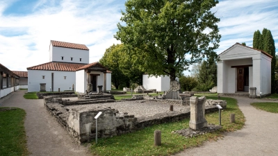 Im Archäologischen Park in Kempten sind Teile der Tempelanlage rekonstruiert worden und bringen den Besuchern so die Antike näher. (Foto: Karl Jena)