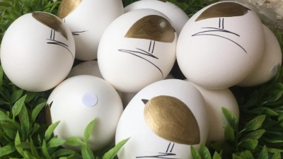 <b>Präzise verzierte Eier</b> sind beim Ostermarkt am Sisi-Schloss auch dieses Jahr mit dabei.  (Foto: Martina Baur)