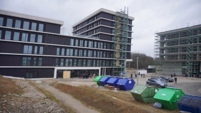 Für die Medizinische Fakultät wird derzeit ein komplett neuer Campus neben dem Augsburger Uniklinikum gebaut. In einem der Gebäude ist auch ein Labor für Tierversuche vorgesehen. (Foto: mjt)