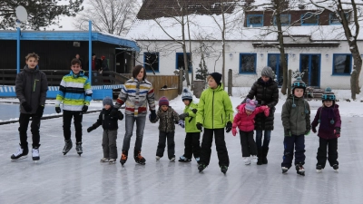 Eislaufen in Aichach (Foto: Erich Hoffmann)