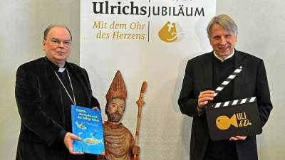 Bischof Bertram Meier (links) und Domkapitular Thomas Groll, Vorsitzender des St. Ulrich-Komitees, freuen sich auf das anstehende Jubiläumsjahr, das ein abwechslungsreiches Programm für Jung und Alt bietet. (Foto: Nicolas Schnall / pba)