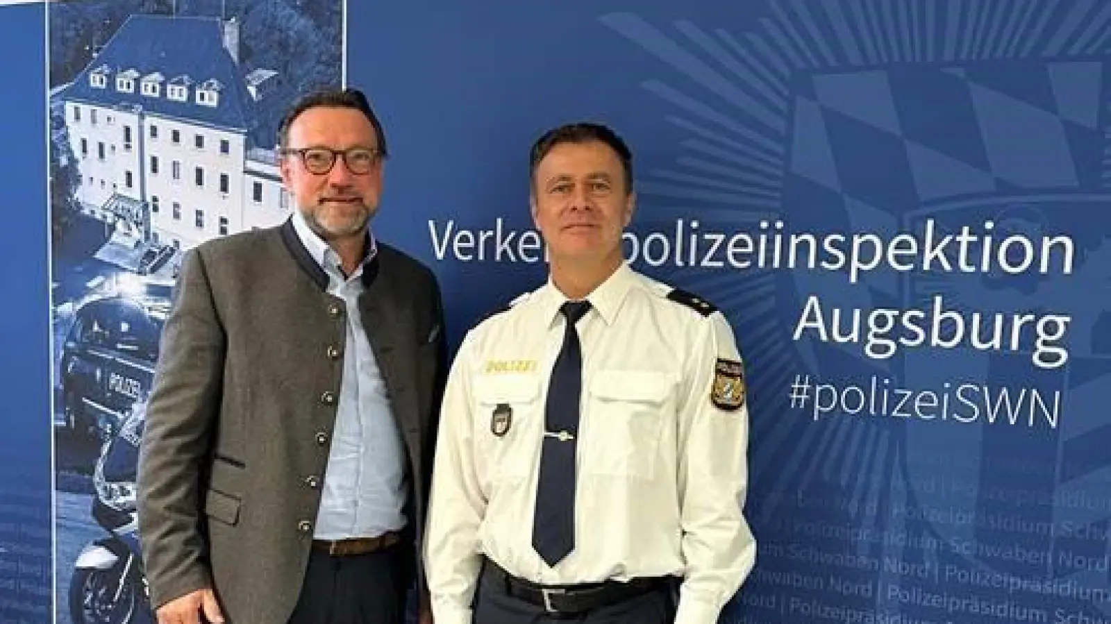 Polizeipräsident Martin Wilhelm (links) begrüßte den neuen Chef der Augsburger Verkehrspolizei Polizeioberrat Christian Mergel im neuen Amt. (Foto: Polizeipräsidium Schwaben-Nord)