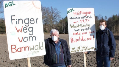 Mehr als 600 Teilnehmer kamen am Sonntag in den Bannwald bei Meitingen, um gegen die Rodung zu protestieren (Foto: hdr)