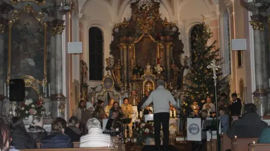 Das diesjährige Weihnachtskonzert   in der Haunswieser Pfarrkirche St. Jakobus hat das Publikum begeistert. 	Foto: Christine Schmid-Mägele (Foto: Christine Schmid-Mägele)