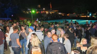 2500 Gäste   feierten im Freibad Ainhofen die Caribic Night. 	Foto: Josef Ostermair (Foto: Josef Ostermair)
