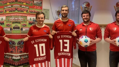 Ab Sommer sportlich für den SV Echsheim verantwortlich: die Trainer Simon Landes (Mitte), Florian Wenger (links) und Lukas Bartlmä (rechts). (Foto: David Libossek)