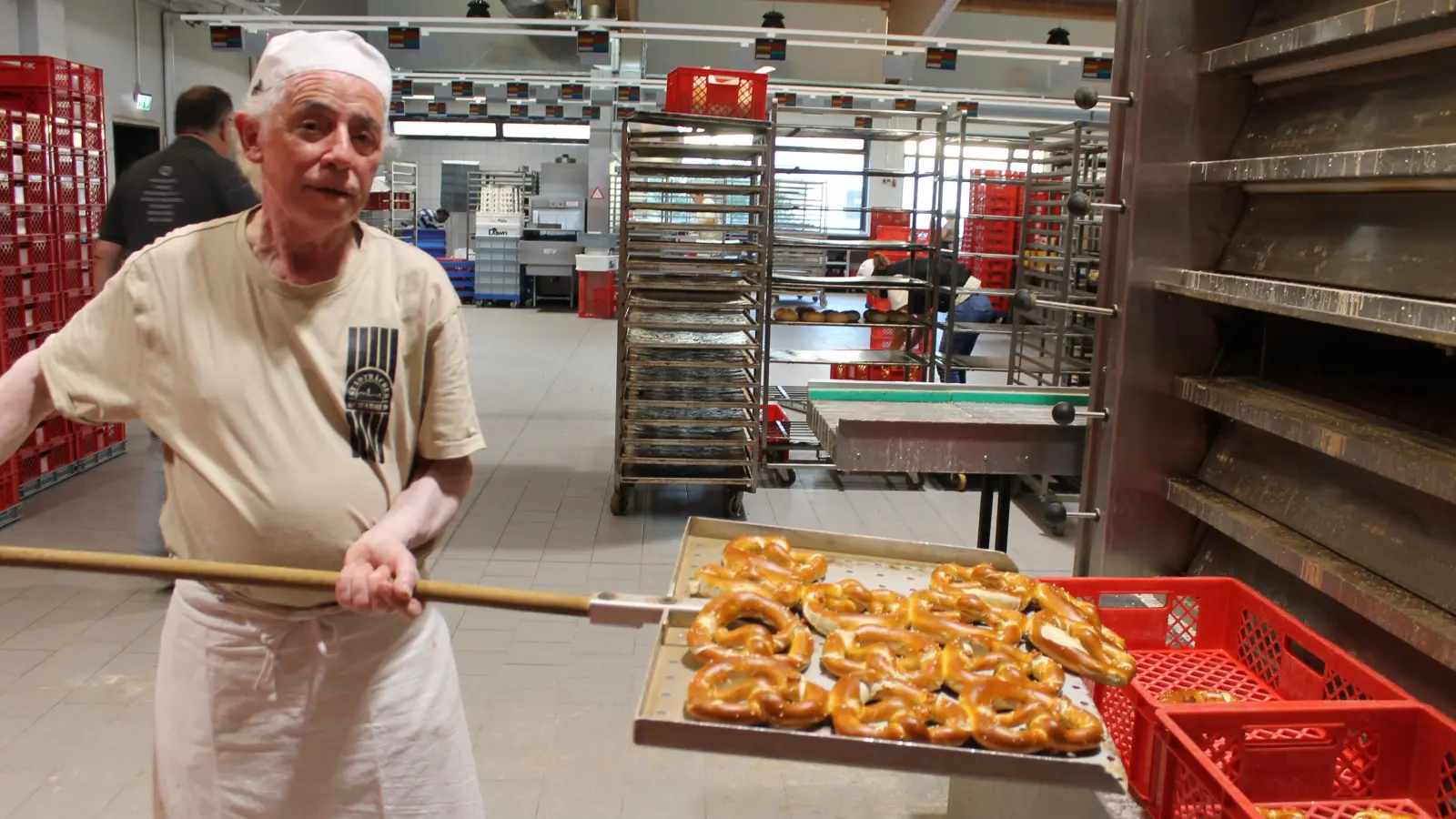 <b>Max Rösele</b> ist seit 70 Jahren Bäcker. 1953 hat er seine Ausbildung gemacht, da war er noch 13 Jahre alt. (Foto: Nayra Weber)