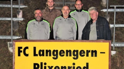 Die neu gewählte Führung   des Vereins (vorne, von links): Rupert Gruber, Christian Tezner, Georg Wohlleben, (hinten) Andi Zigldrum und Christian Leitmeir. 	Foto: FC Plixenried-Langengern (Foto: FC Plixenried-Langengern)
