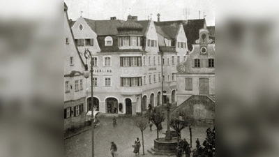 <b>Das damaligen Kaufhaus Bierling</b> nach einem Neubau 1912. Der Erker war damals dominierender als später.  (Foto: Sammlung Stefan Fendt)
