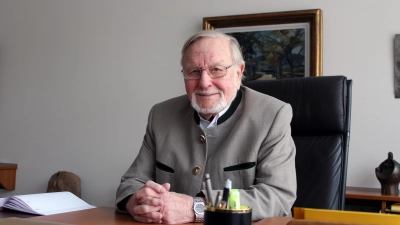 <b>Der Aichacher Ehrenbürger Hannes Meisinger</b> feiert heute seinen 90. Geburtstag. Das Foto entstand aus Anlass seines 85. Geburtstags. (Archivfoto: Berndt Herrmann)
