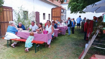 Veranstaltungen wie den „kleinen Markt“ im Sommer wird es im Hof des Kaschnbaur-Anwesens weiterhin geben, auch wenn baulich momentan Stillstand herrscht. (Foto: Willi Wagner)