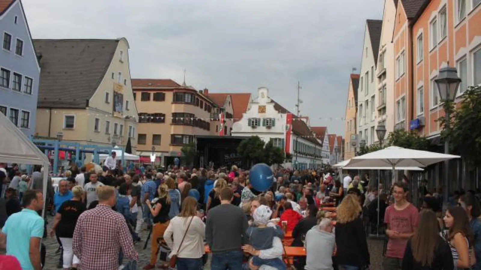 Zuletzt 2019   hat Aichach zum Stadtfest eingeladen. Viele Tausend Besucher kamen damals. So viele werden auch am 6. und 7. August zum dann 47. Stadtfest erwartet. 	Foto: Xaver Ostermayer (Foto: Xaver Ostermayer)