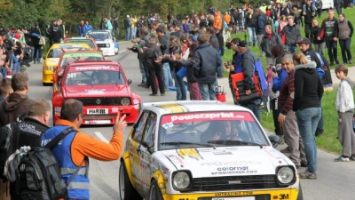 In den vergangenen Jahren waren 18 000 Besucher in Mickhausen, um das Rennen zu verfolgen. 	Fotos: Alexander Heinle (Foto: Alexander Heinle)