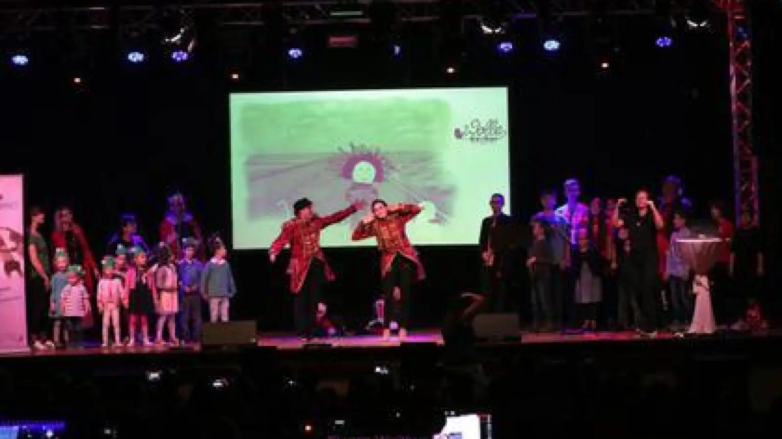 Bunte Bühnenshow:   Das Kindermusical „Wolle, Wiwi, Wawa” wurde mit dem Jugendpreis „Frischer Wind” ausgezeichnet. 	Foto: Bianca Weitkus (Foto: Bianca Weitkus)