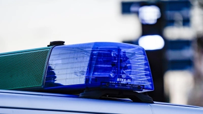 Ein 34-Jähriger stellte sich nach einer Chaos-Fahrt über die Friedberger Straße selbst der Polizei. (Symbolfoto: Maximilian Tauch)