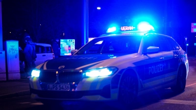 In dem Ort Langweid gab es am späten Donnerstagabend erneut einen großen Polizeieinsatz. Spezialkräfte der Polizei haben einen 47-Jährigen festgenommen. (Symbolfoto: mjt)
